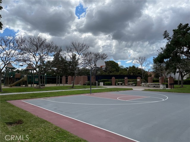 8 Bormes, Irvine CA: https://media.crmls.org/medias/6b0c6b78-6e98-486a-8b0d-84cff237feae.jpg