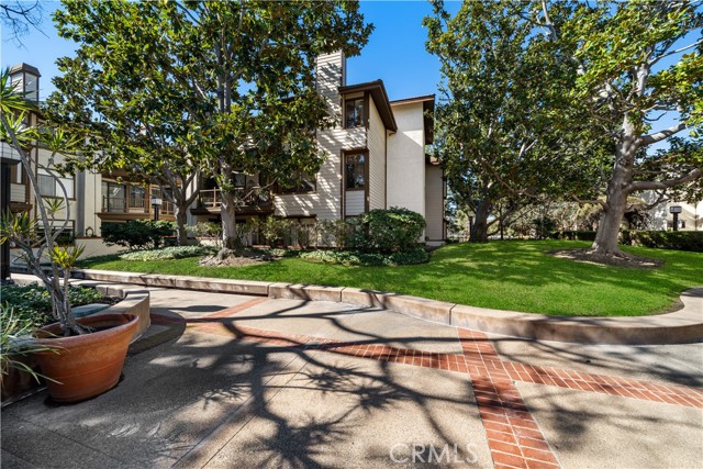 Detail Gallery Image 1 of 1 For 2559 Plaza Del Amo #319,  Torrance,  CA 90503 - 2 Beds | 2 Baths