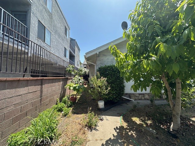 1045 Gladys Avenue, Long Beach CA: https://media.crmls.org/medias/6b0e997b-48c1-42e9-92fb-9f5967158b3f.jpg