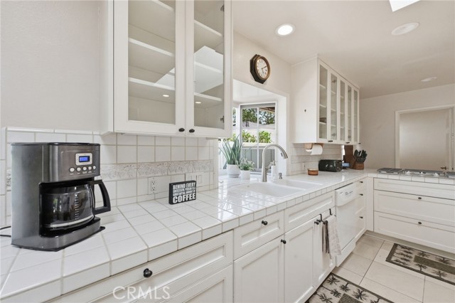 Detail Gallery Image 27 of 71 For 1633 Santiago, Newport Beach,  CA 92660 - 4 Beds | 3/1 Baths