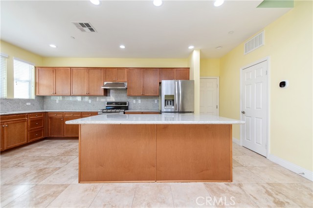 7271 Enclave Drive, Eastvale CA: https://media.crmls.org/medias/6b0f5e7a-5d16-43f0-ba70-0d6cdfe0d870.jpg