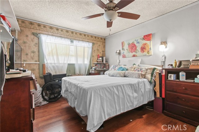 2048 W 68th Street, Los Angeles CA: https://media.crmls.org/medias/6b1051d3-0181-42d3-beb2-befb9b738af9.jpg
