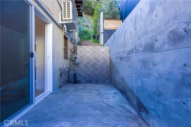 Detail Gallery Image 10 of 22 For 1303 N Beverly Glen Bld, Los Angeles,  CA 90077 - 1 Beds | 1/1 Baths