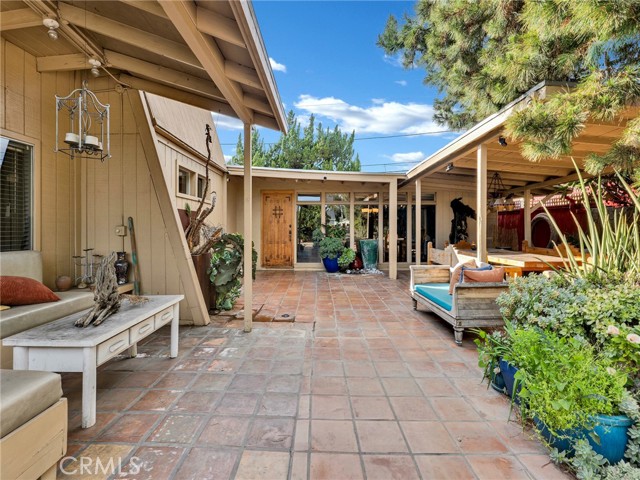 6033 Fulcher photo 2
