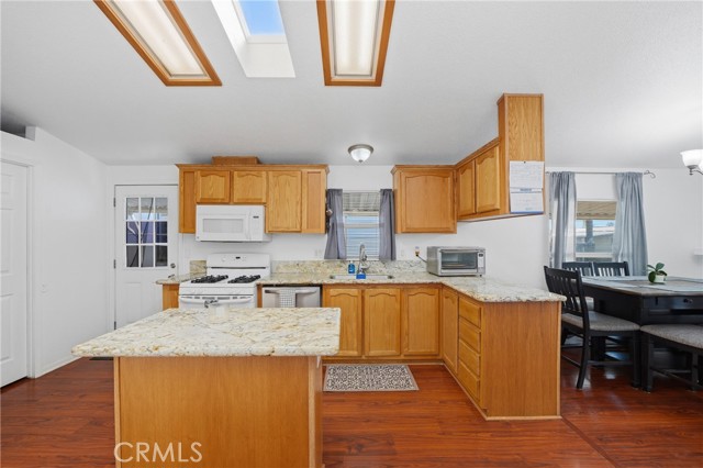 Detail Gallery Image 7 of 29 For 17225 Valley 69w,  Fontana,  CA 92335 - 3 Beds | 2 Baths