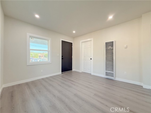 Detail Gallery Image 9 of 27 For 9323 Beach St, Los Angeles,  CA 90002 - 4 Beds | 2 Baths