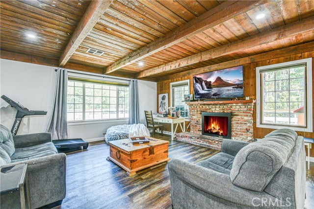 Detail Gallery Image 5 of 52 For 806 Mountain Ln, Big Bear City,  CA 92314 - 3 Beds | 2 Baths