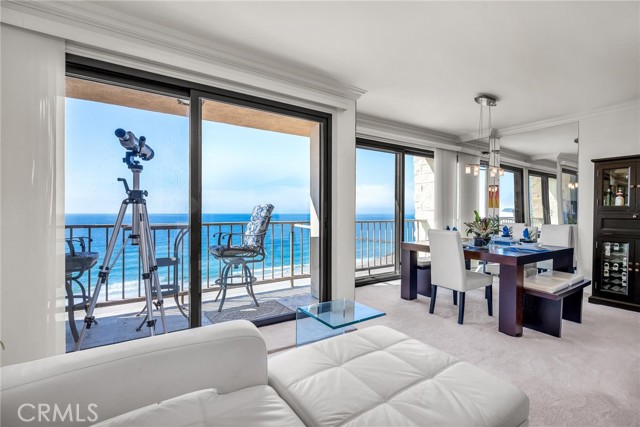 727 Esplanade, Redondo Beach, California 90277, 2 Bedrooms Bedrooms, ,Residential,For Sale,Esplanade,PV25024272