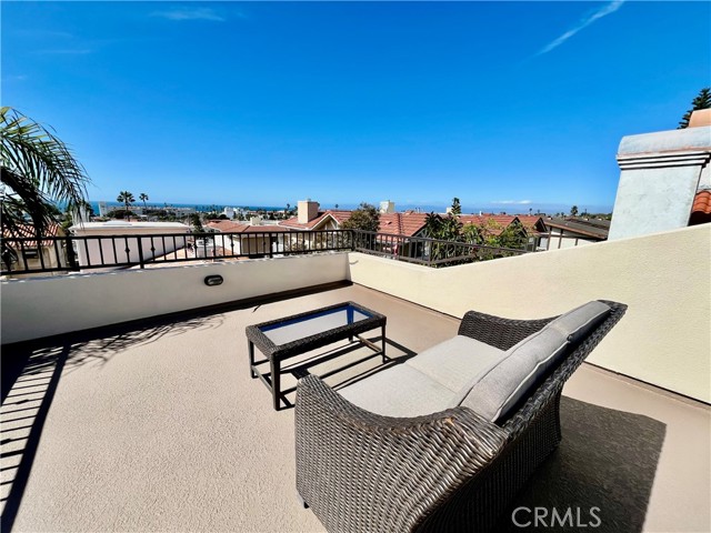 Detail Gallery Image 47 of 65 For 227 S Helberta Ave #B,  Redondo Beach,  CA 90277 - 4 Beds | 3/1 Baths