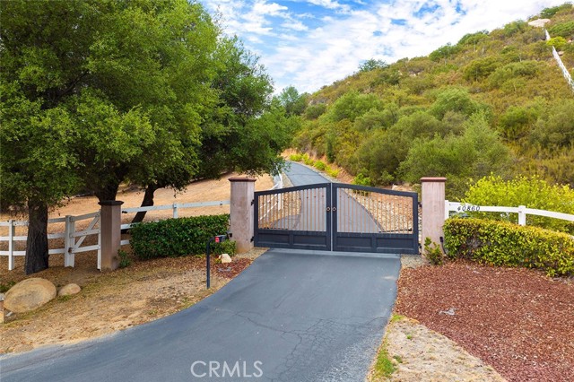 40860 Calle Bandido, Murrieta CA: https://media.crmls.org/medias/6b156563-1efe-46c0-9c3f-da8c04b81c4d.jpg