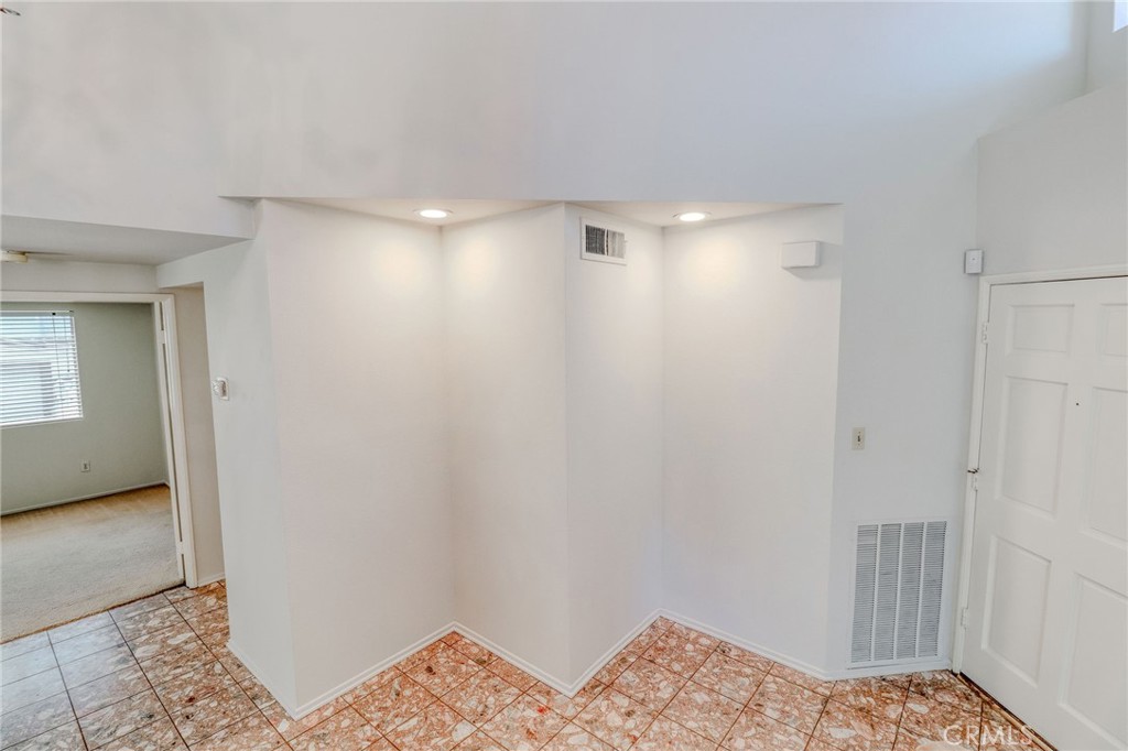 https://media.crmls.org/medias/6b157951-efec-4d06-a3e4-a8d617c11c10.jpg?preset=X-Large