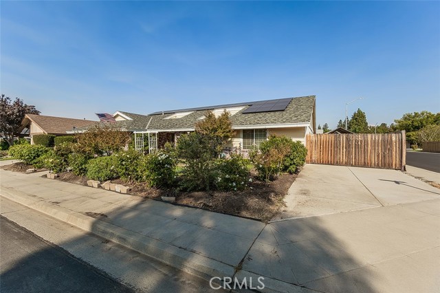 2468 Laverne, Clovis CA: https://media.crmls.org/medias/6b15f615-a774-4233-8fbf-15087bb7f575.jpg