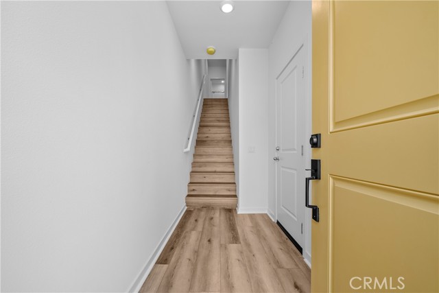 Detail Gallery Image 4 of 28 For 9423 N Sepulveda Blvd. #2,  North Hills,  CA 91343 - 3 Beds | 3 Baths