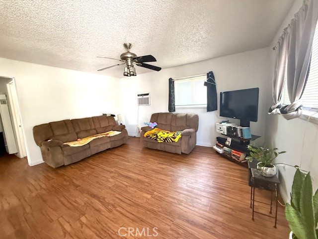 124 N Princeton Avenue, Fullerton CA: https://media.crmls.org/medias/6b16d447-0090-4e8e-9534-3388bdedf679.jpg