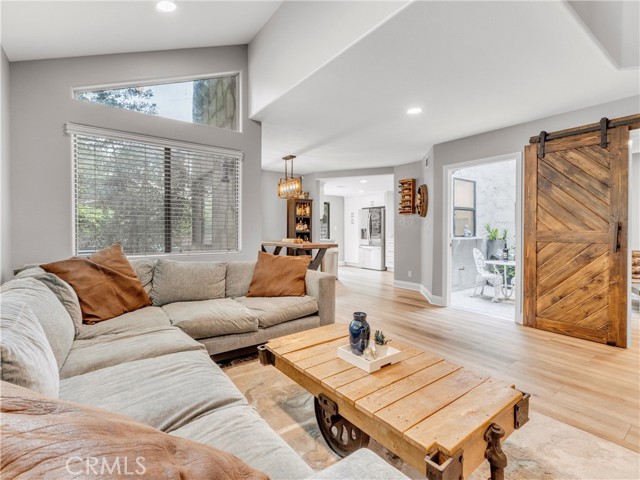 Detail Gallery Image 9 of 54 For 29729 Strawberry Hill Dr, Agoura Hills,  CA 91301 - 3 Beds | 3 Baths