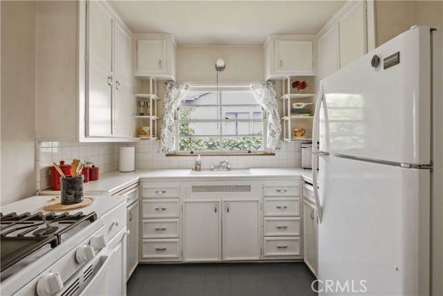 Detail Gallery Image 21 of 27 For 1200 N Valley St, Burbank,  CA 91505 - 4 Beds | 2 Baths