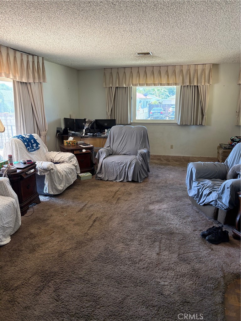 https://media.crmls.org/medias/6b18440e-711b-46d4-b4ff-6b0d9087c762.jpg?preset=X-Large