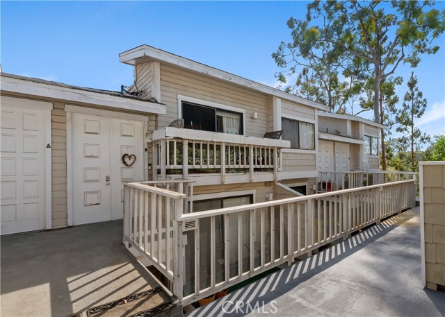 Detail Gallery Image 3 of 31 For 4652 Don Lorenzo #B,  Los Angeles,  CA 90008 - 3 Beds | 3 Baths