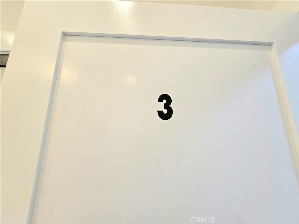 https://media.crmls.org/medias/6b19d00b-7d35-41f1-8abb-2c7117bd4691.jpg?preset=X-Large