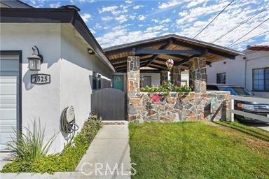 Detail Gallery Image 1 of 18 For 1525 W Malvern Ave, Fullerton,  CA 92833 - 4 Beds | 3 Baths