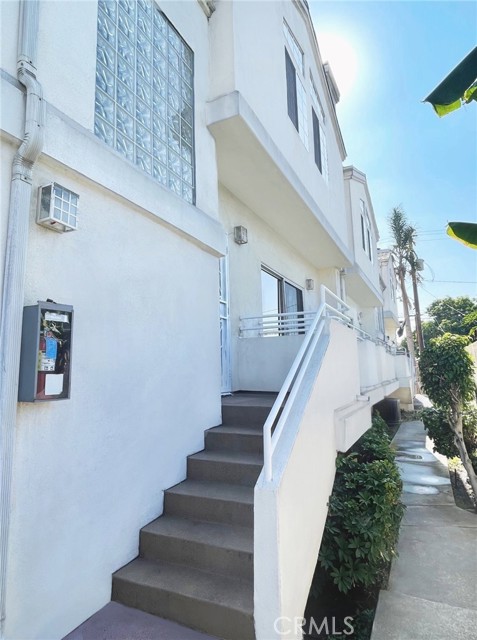 Detail Gallery Image 3 of 40 For 14506 S Berendo Ave #C,  Gardena,  CA 90247 - 3 Beds | 2/1 Baths