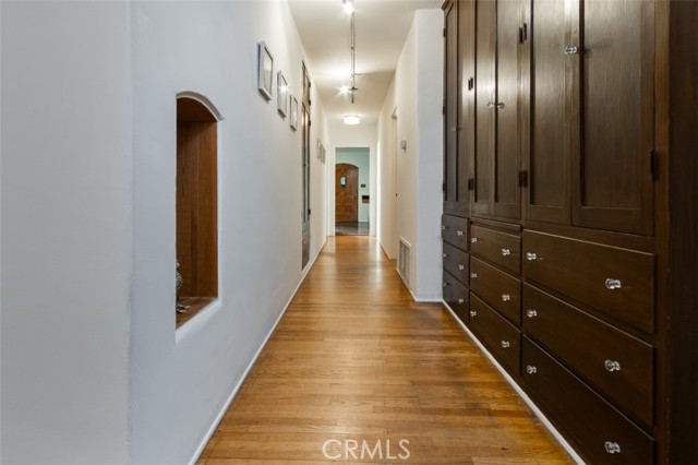 Detail Gallery Image 12 of 40 For 254 S Berkeley Ave, Pasadena,  CA 91107 - 4 Beds | 2 Baths