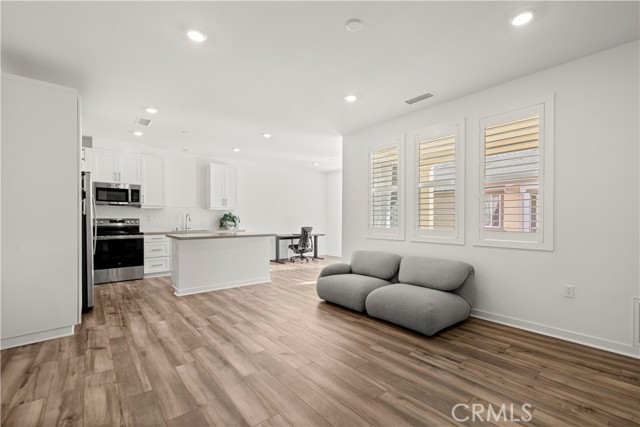 Detail Gallery Image 3 of 32 For 6123 Valentina Way #303,  Corona,  CA 92880 - 1 Beds | 1 Baths