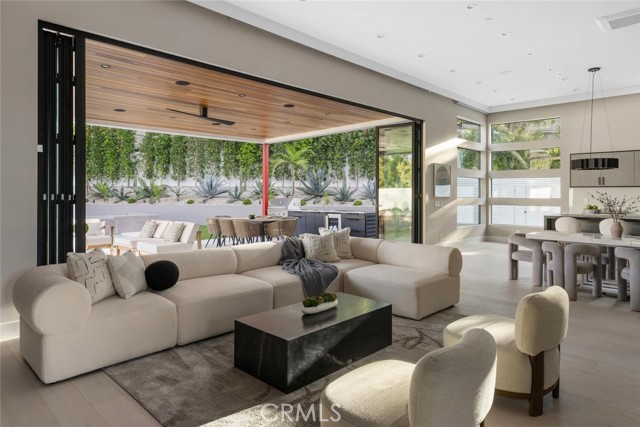 Detail Gallery Image 9 of 51 For 22020 Alizondo, Woodland Hills,  CA 91364 - 3 Beds | 3 Baths