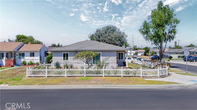Detail Gallery Image 4 of 35 For 15343 Carfax Ave, Bellflower,  CA 90706 - 3 Beds | 2 Baths