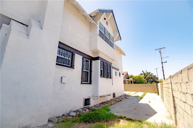 2101 Arlington Avenue, Los Angeles CA: https://media.crmls.org/medias/6b1e4d3b-07cd-461c-aae0-b6f24989562d.jpg