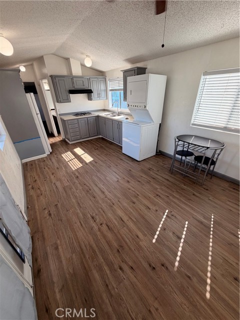 Detail Gallery Image 4 of 18 For 16511 Garfield #D40,  Paramount,  CA 90723 - 1 Beds | 1 Baths