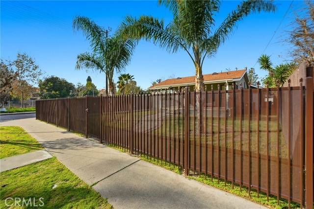 Detail Gallery Image 9 of 59 For 21511 Bassett St. & 6903 Alabama Ave., Canoga Park,  CA 91303 - 5 Beds | 4 Baths