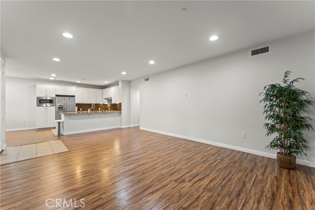 76 City Stroll, Irvine CA: https://media.crmls.org/medias/6b1f40fa-823d-43bd-bc6d-4e7c4fadb904.jpg