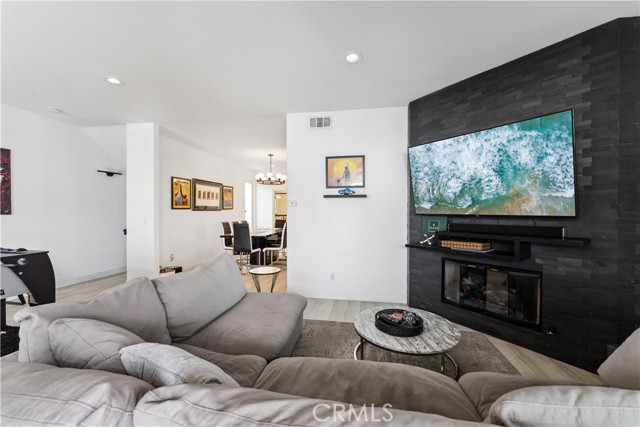 Detail Gallery Image 9 of 28 For 608 Clubhouse Ave, Newport Beach,  CA 92663 - 3 Beds | 2 Baths