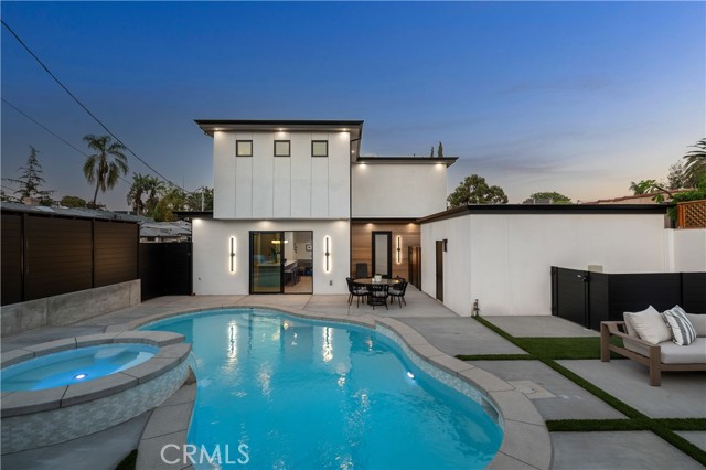 555 N Plymouth Boulevard, Los Angeles CA: https://media.crmls.org/medias/6b200f38-0c9e-4ccd-9ac9-ae8c0e15e818.jpg