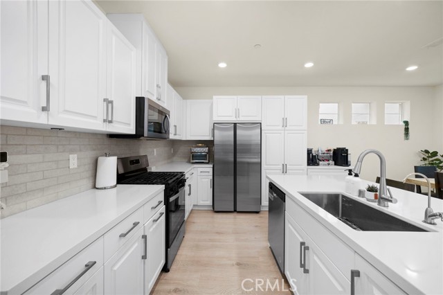 4079 Summer Way, Corona CA: https://media.crmls.org/medias/6b2060c1-1b9f-40bc-b017-7e991dc3a12c.jpg