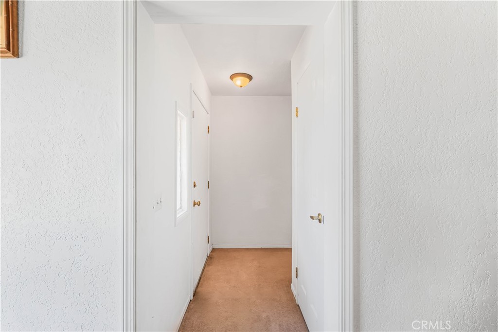 https://media.crmls.org/medias/6b21585a-759d-4e2d-9e7c-7191afa75200.jpg?preset=X-Large