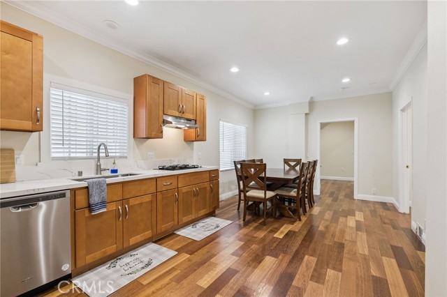 2104 Crenshaw Boulevard, Los Angeles CA: https://media.crmls.org/medias/6b229e21-c65d-4673-bd75-b256c5595bba.jpg