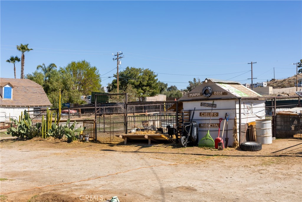 https://media.crmls.org/medias/6b235838-ba02-4384-a39f-e0bb41665634.jpg?preset=X-Large