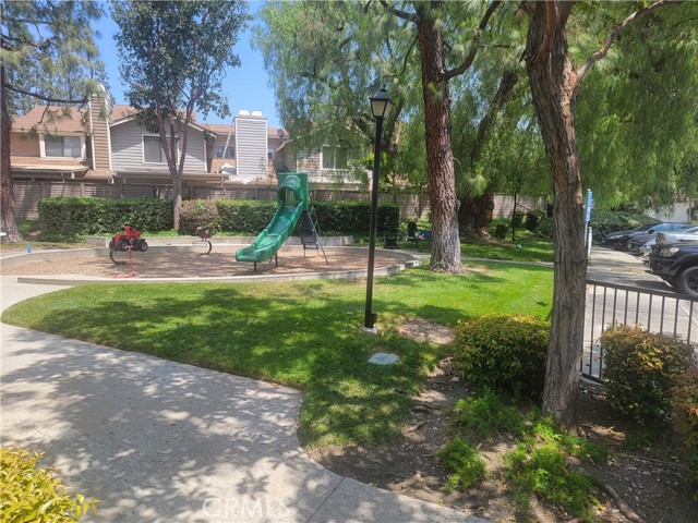 Detail Gallery Image 2 of 25 For 941 Lotus, San Dimas,  CA 91773 - 2 Beds | 2 Baths