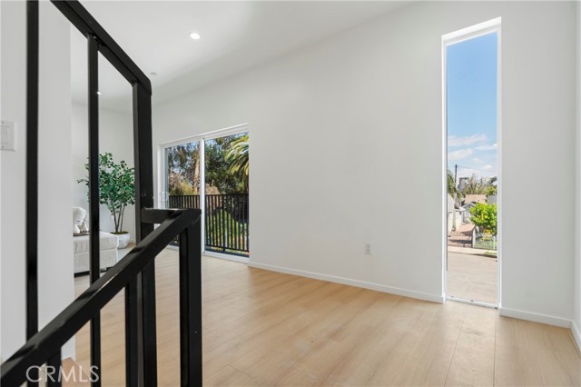 Detail Gallery Image 15 of 27 For 2517 Alsace #1/2,  Los Angeles,  CA 90016 - 3 Beds | 4 Baths