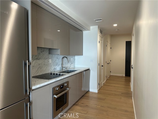 1050 S Grand Avenue, Los Angeles CA: https://media.crmls.org/medias/6b26572a-8333-47ab-9fe2-19c00c1662a7.jpg