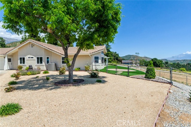 13288 Oak Crest Drive, Yucaipa CA: https://media.crmls.org/medias/6b26cbfa-684d-40bb-bdc8-10e9cd0ed88b.jpg
