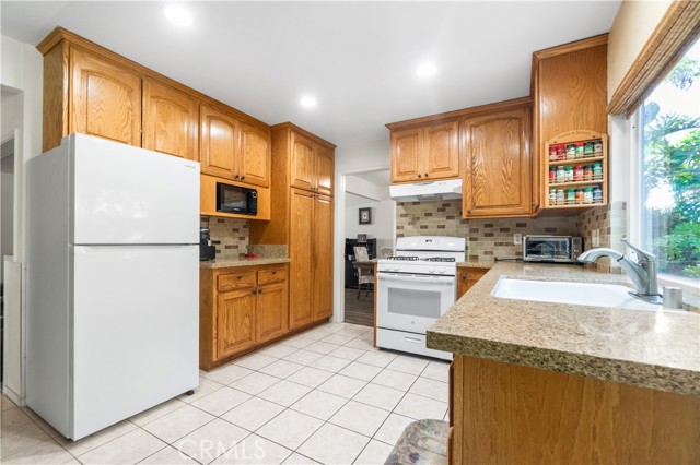 Detail Gallery Image 14 of 37 For 1517 237th, Harbor City,  CA 90710 - 4 Beds | 3 Baths