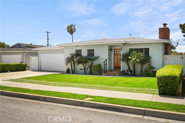 744 N Russell Drive, Orange CA: https://media.crmls.org/medias/6b276031-00b2-476a-9059-cda50ce0d16d.jpg