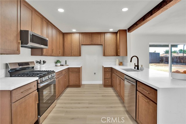 Detail Gallery Image 10 of 31 For 20357 Shoshonee Rd, Apple Valley,  CA 92307 - 3 Beds | 2 Baths