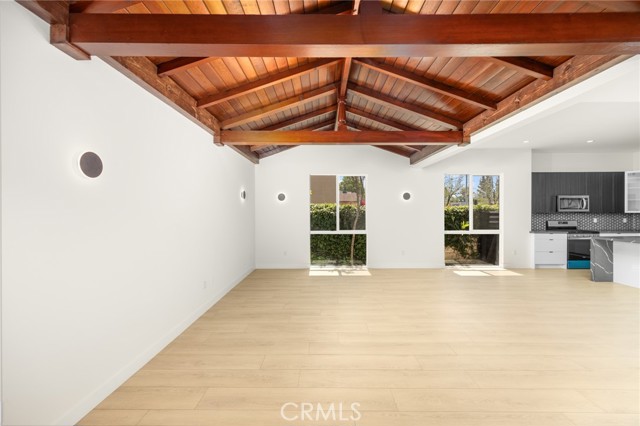 914 N Catalina Street, Burbank CA: https://media.crmls.org/medias/6b27a9d2-8aaf-4e13-a8e4-1ee647854a24.jpg