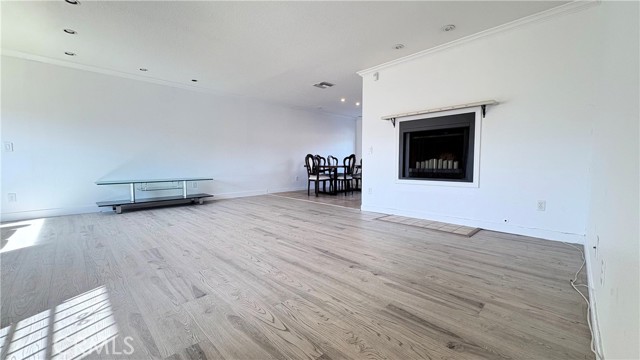 Detail Gallery Image 5 of 22 For 105 N El Molino #E,  Alhambra,  CA 91801 - 2 Beds | 2/1 Baths