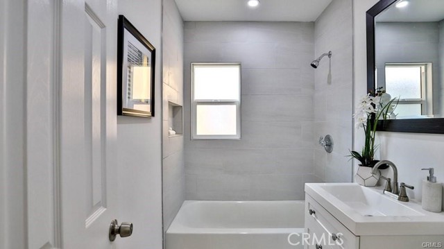 Detail Gallery Image 13 of 25 For 4814 W 129th St, Hawthorne,  CA 90250 - 4 Beds | 2 Baths