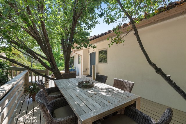 1733 Arteique Rd, Topanga CA: https://media.crmls.org/medias/6b29cc86-5b6e-4d7b-83fc-2724e0985a95.jpg